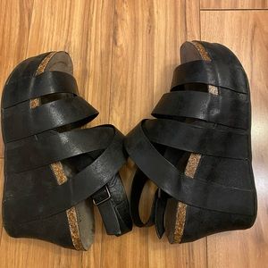 Pierre Dumas black wedges